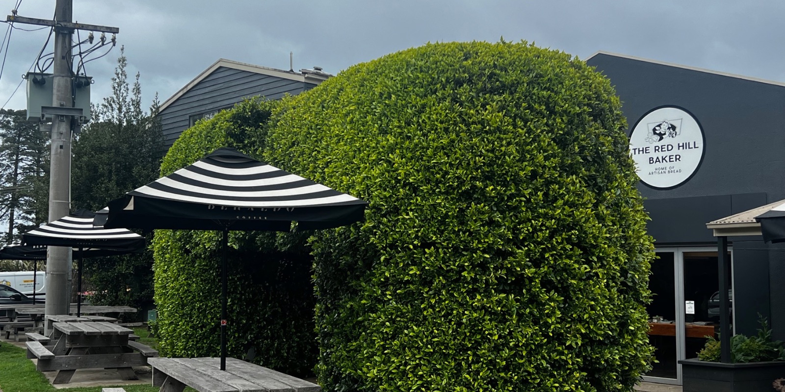 The Red Hill Baker café exterior and outdoor tables in Balnarring